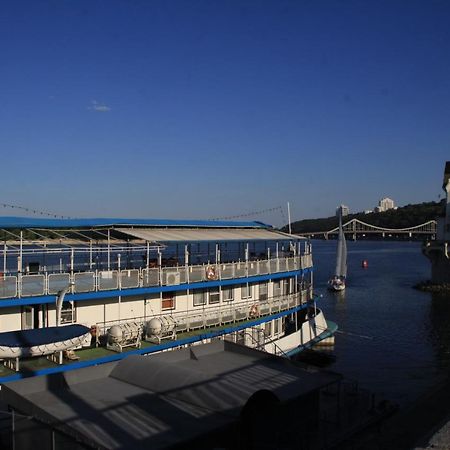 Bogdan Khmelnytskyi Otel Kiev Dış mekan fotoğraf