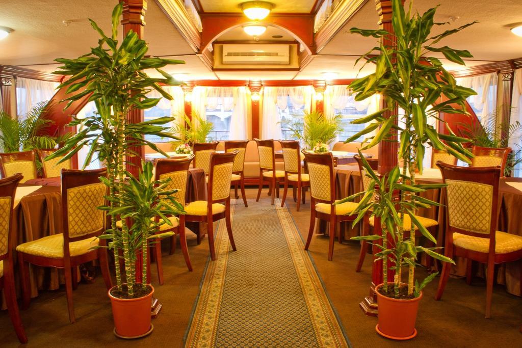 Bogdan Khmelnytskyi Otel Kiev Dış mekan fotoğraf