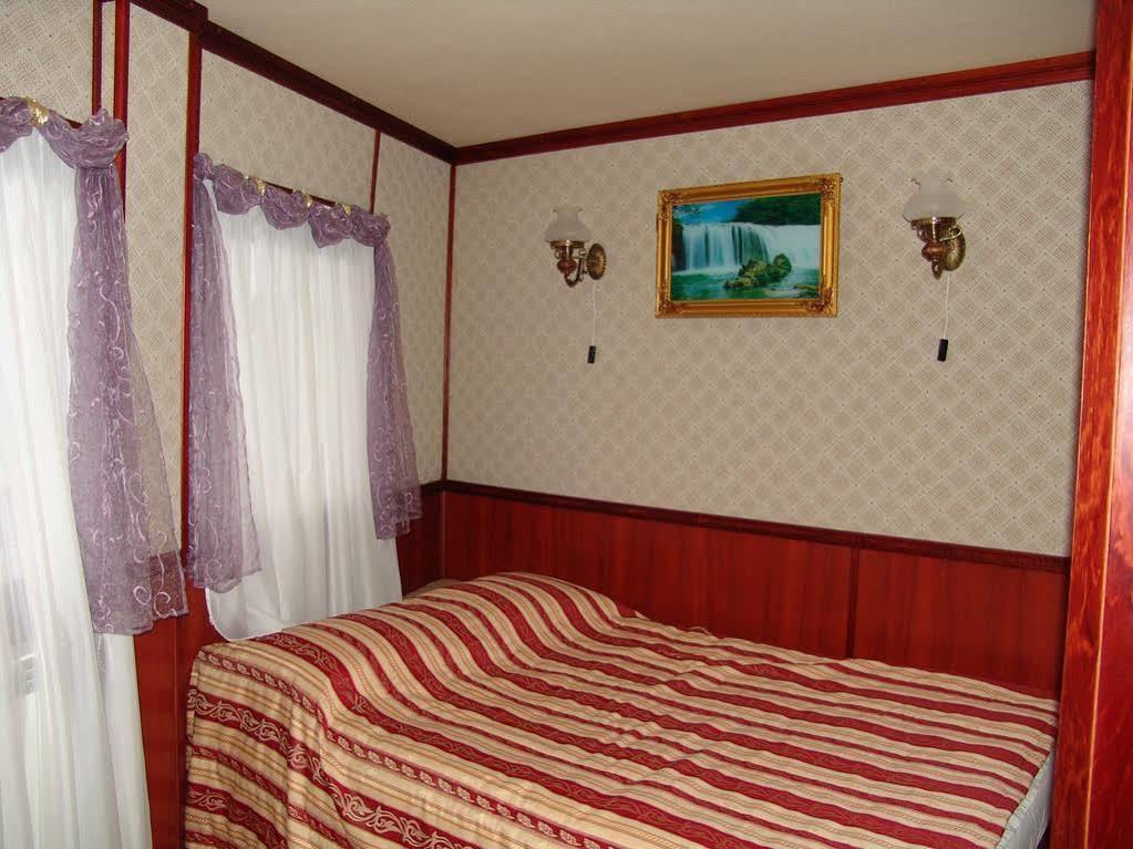 Bogdan Khmelnytskyi Otel Kiev Dış mekan fotoğraf