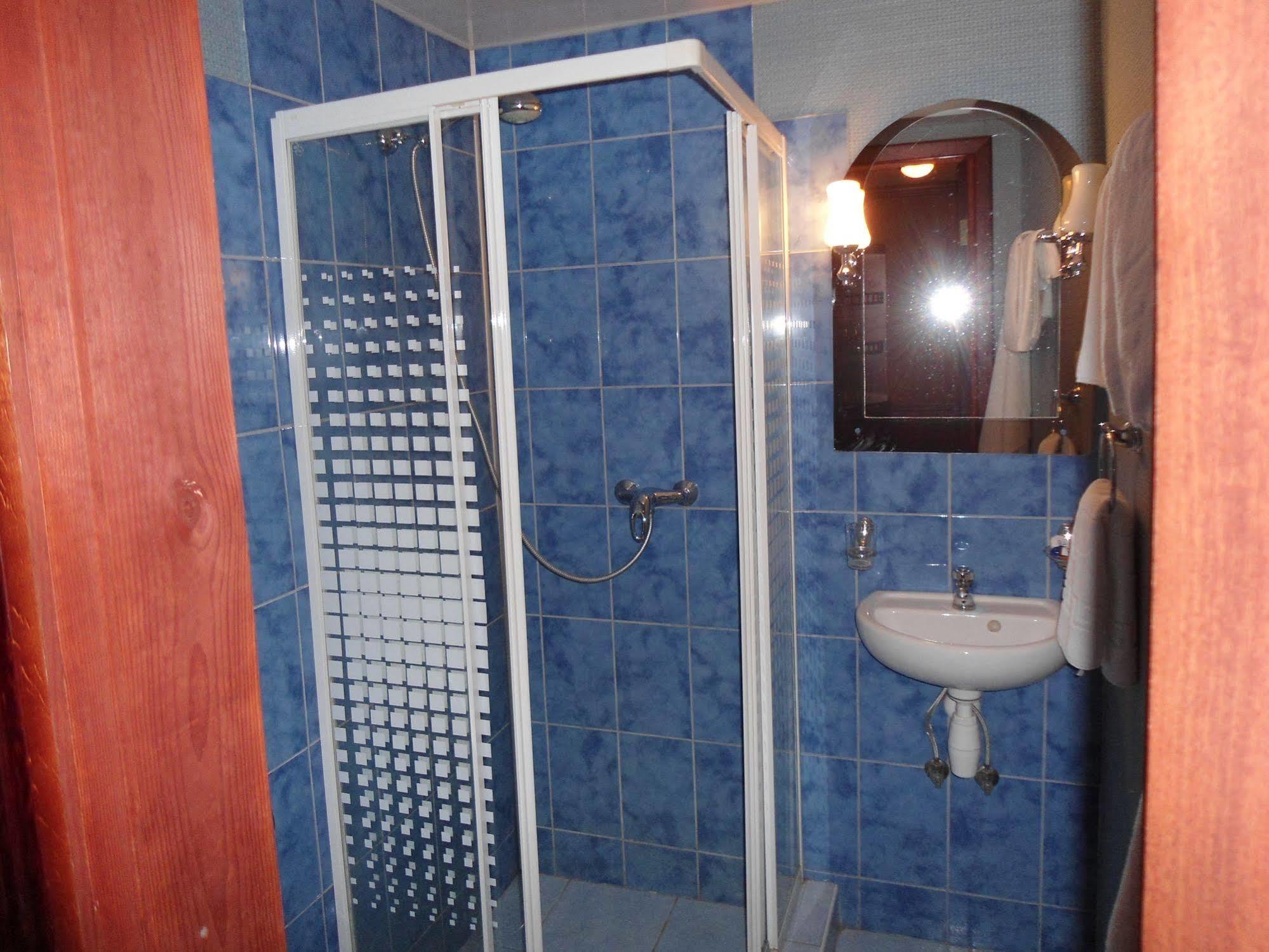 Bogdan Khmelnytskyi Otel Kiev Dış mekan fotoğraf