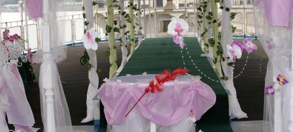 Bogdan Khmelnytskyi Otel Kiev Dış mekan fotoğraf