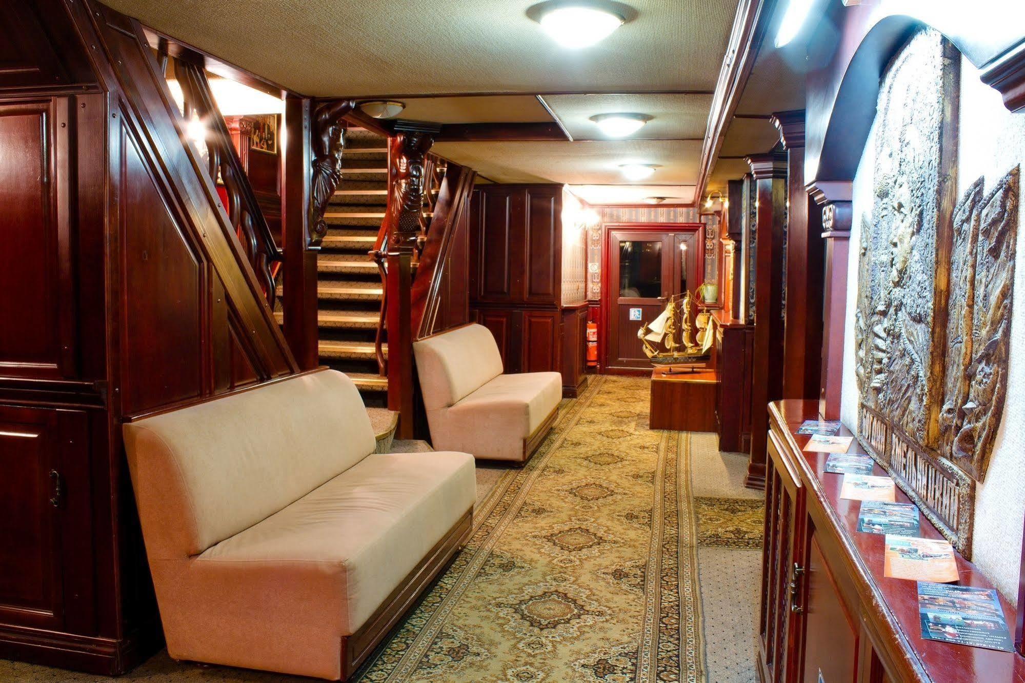 Bogdan Khmelnytskyi Otel Kiev Dış mekan fotoğraf