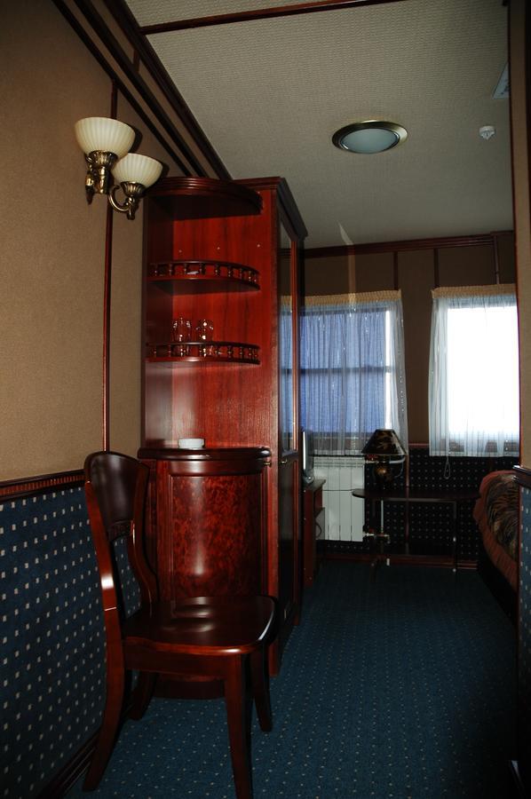 Bogdan Khmelnytskyi Otel Kiev Dış mekan fotoğraf