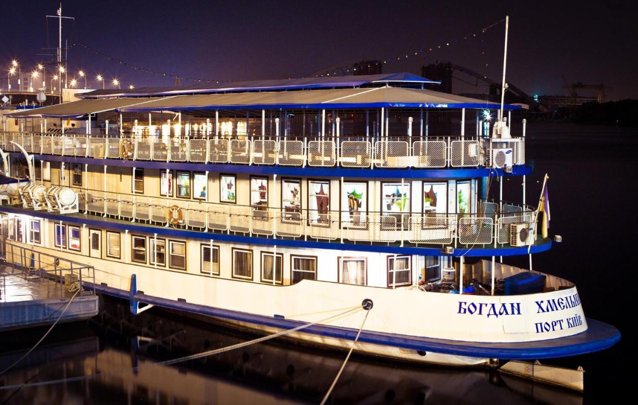 Bogdan Khmelnytskyi Otel Kiev Dış mekan fotoğraf