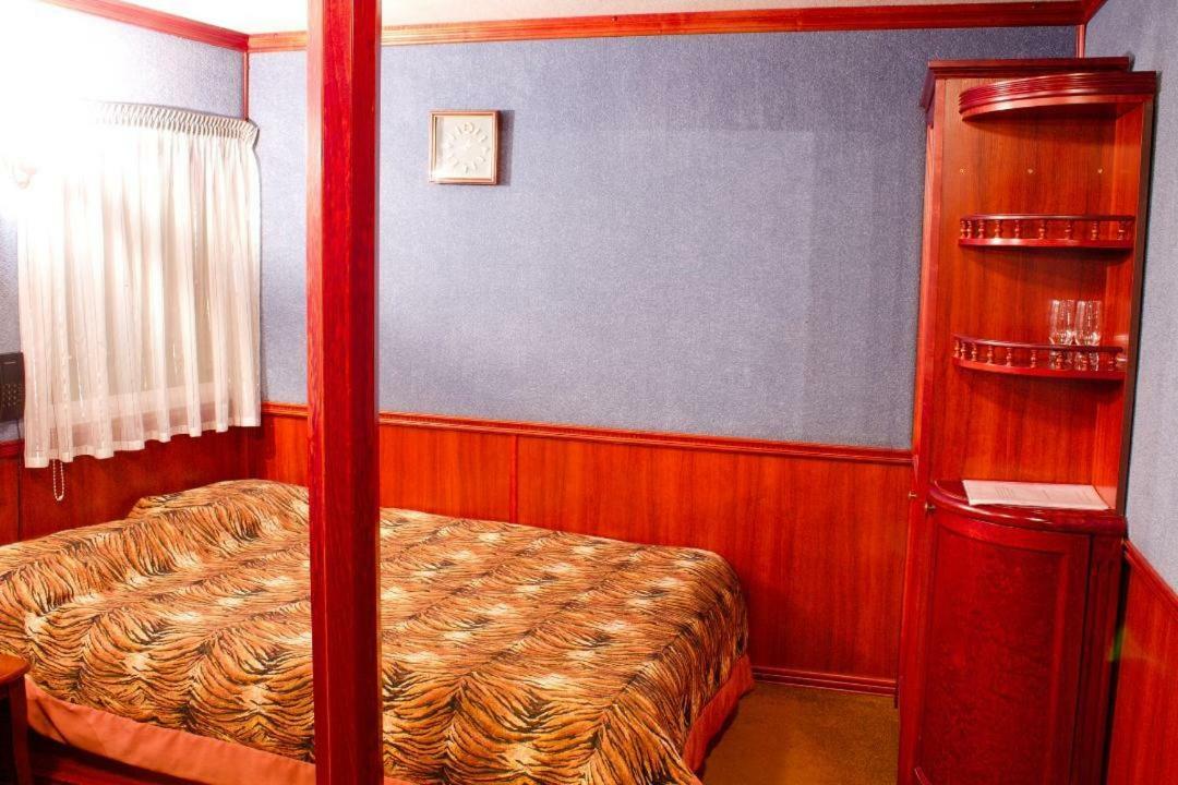 Bogdan Khmelnytskyi Otel Kiev Dış mekan fotoğraf